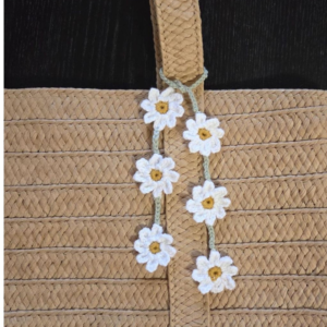 Handmade Crochet Daisy Bag Charm for Women | Floral Hanging Keychain | Aesthetic Bag Accessory | Cute Gift Item